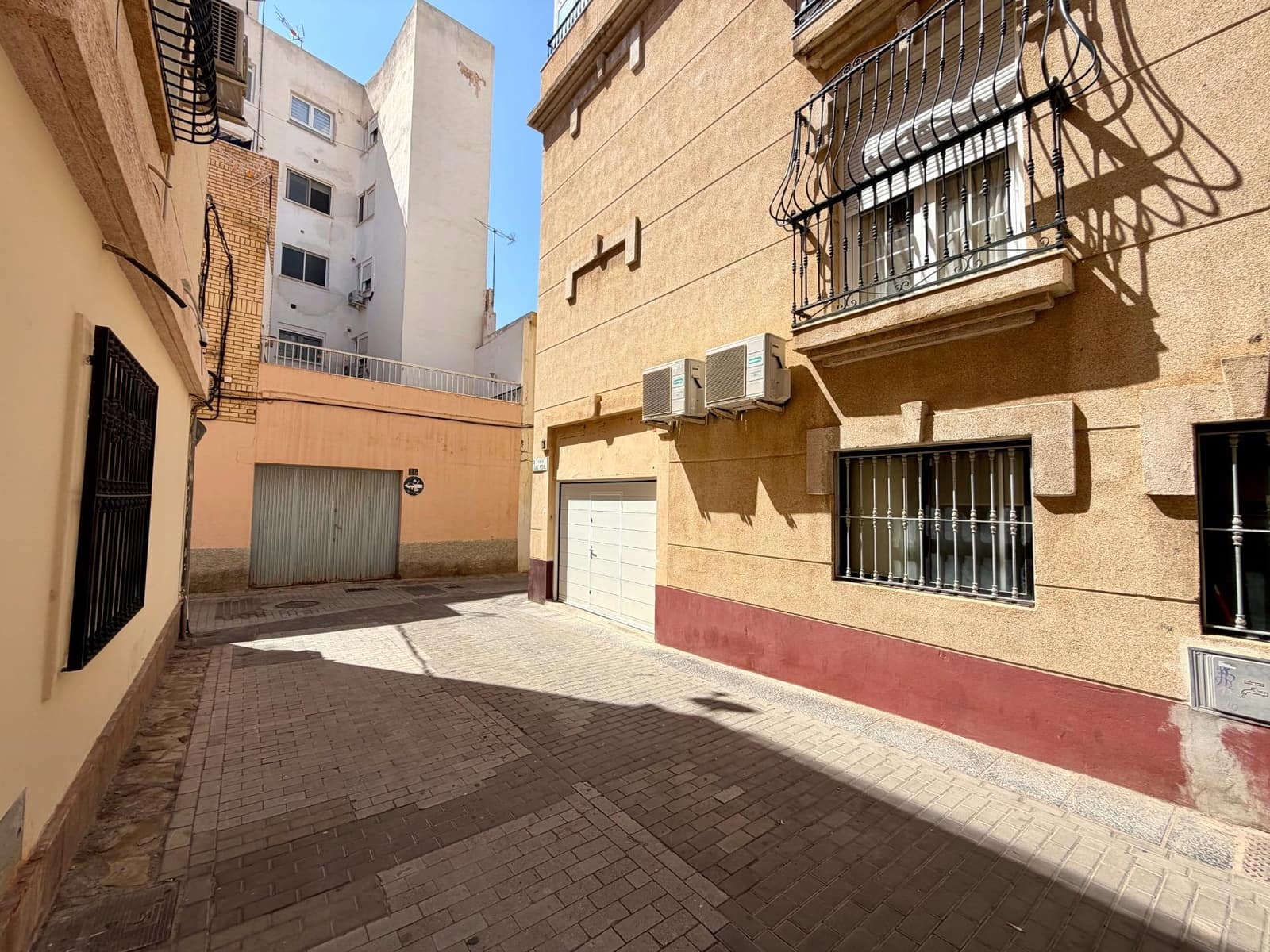 4 slaapkamer Flat te koop in Almeria stad - € 225.000 (Ref: 9894055)