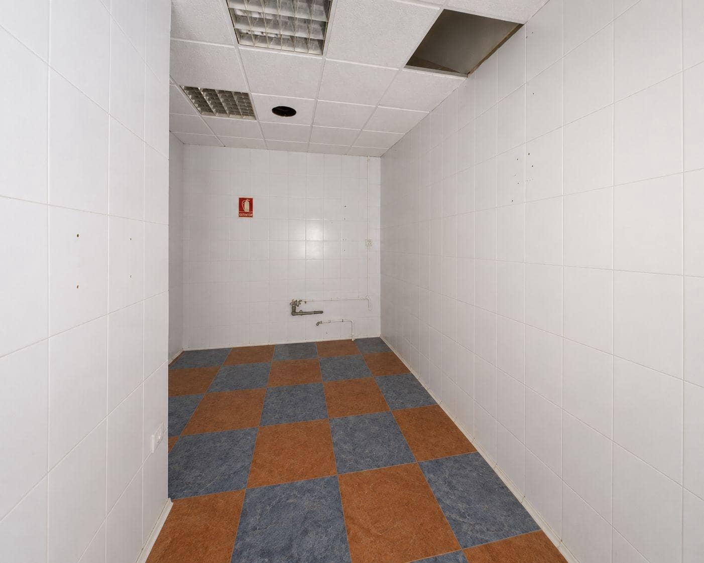 Commercial for sale in Huercal de Almeria - € 139,000 (Ref: 9896480)