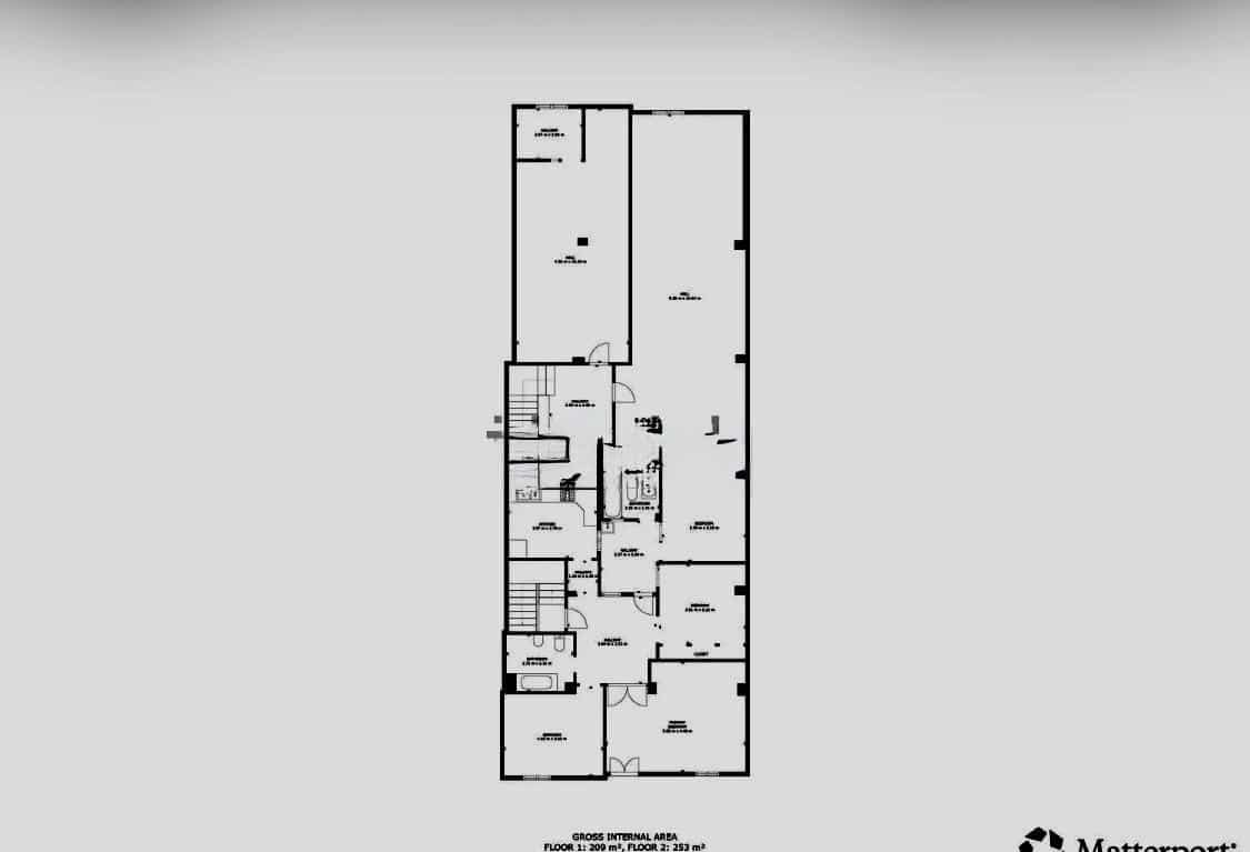 6 bedroom Commercial for sale in Roquetas de Mar - € 215,000 (Ref: 9922453)