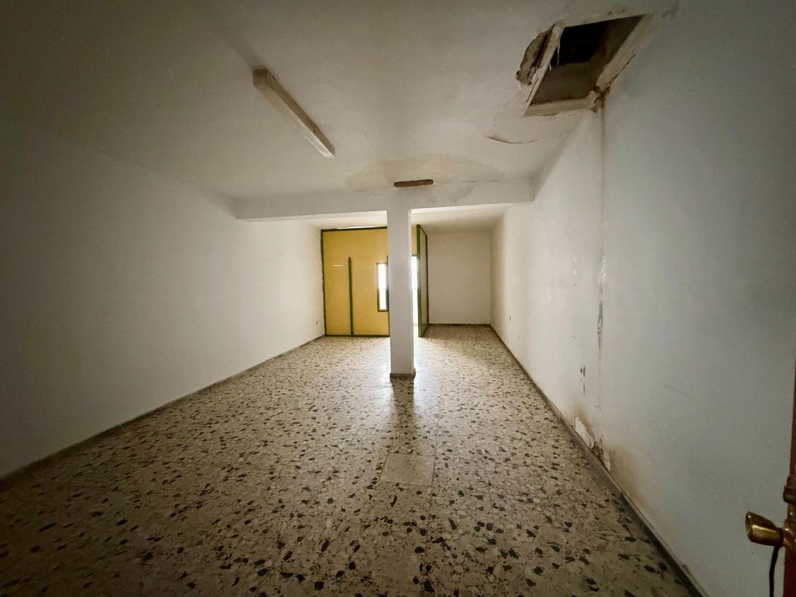 6 bedroom Commercial for sale in Roquetas de Mar - € 215,000 (Ref: 9922453)