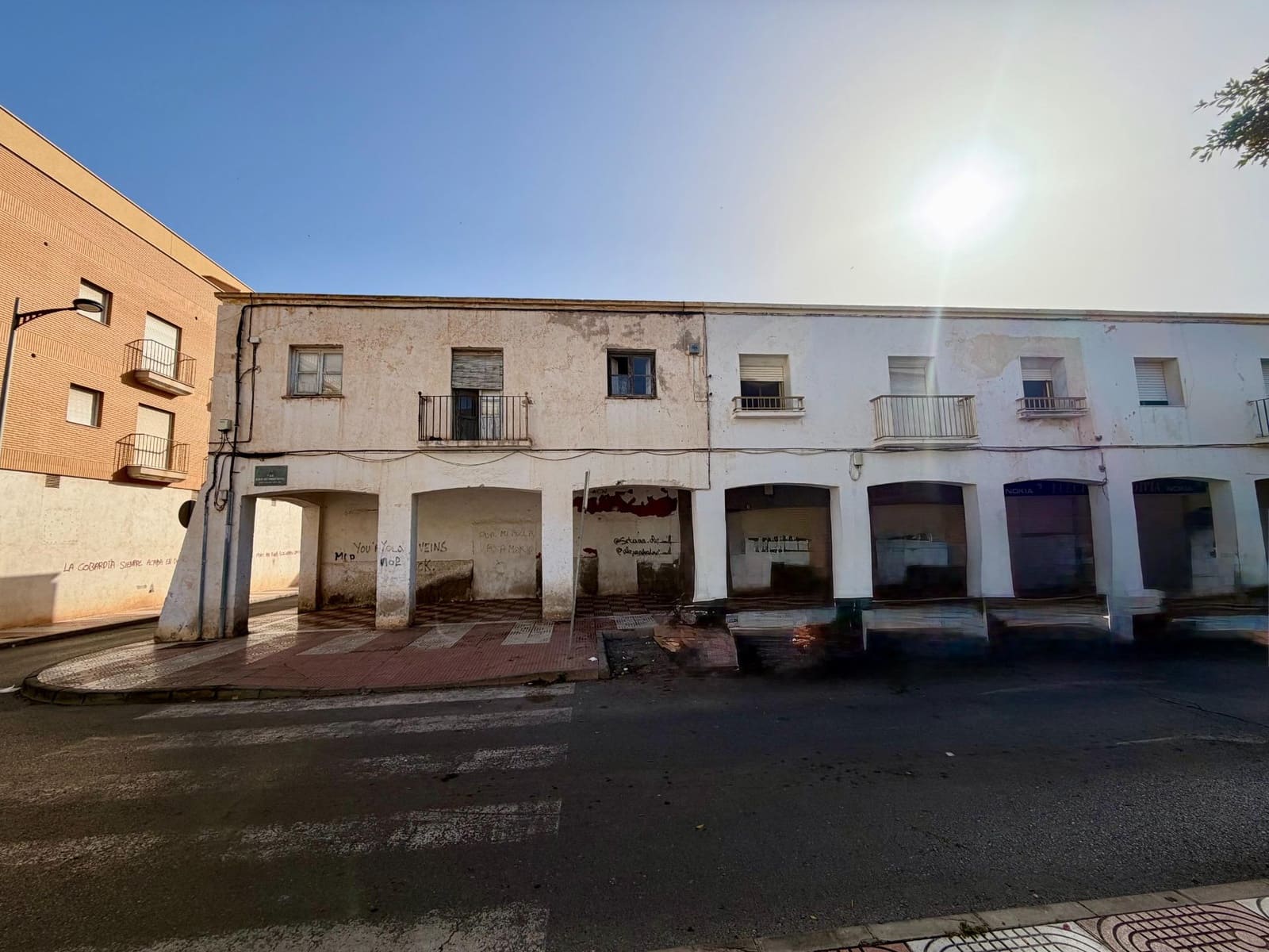 6 bedroom Commercial for sale in Roquetas de Mar - € 215,000 (Ref: 9922453)