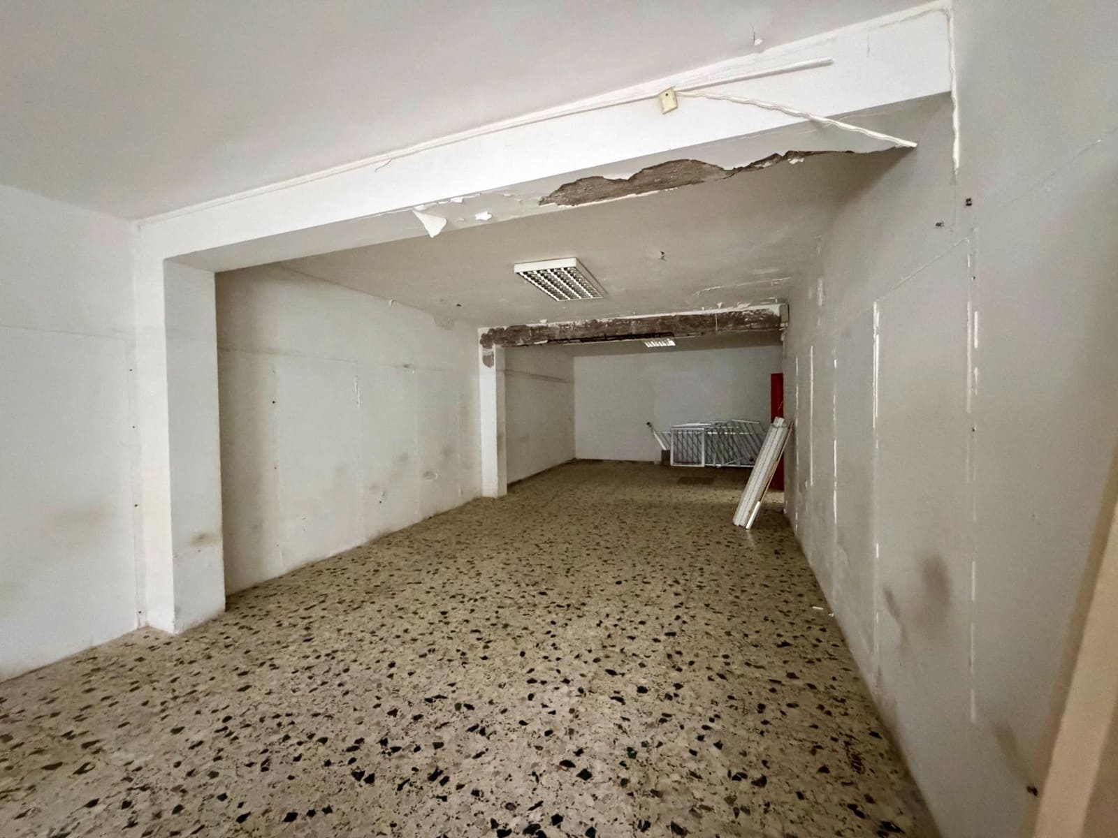 6 bedroom Commercial for sale in Roquetas de Mar - € 215,000 (Ref: 9922453)