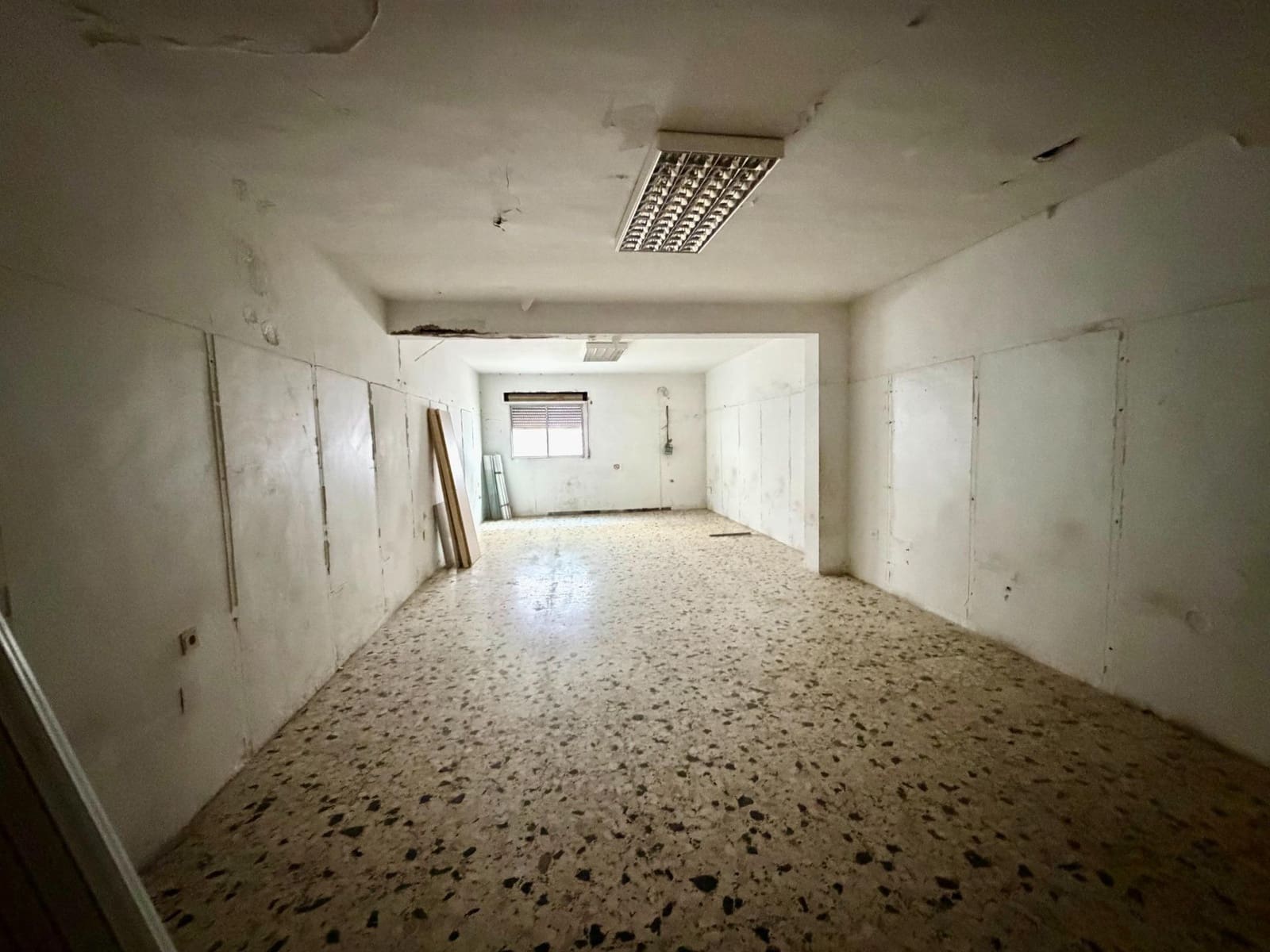 6 bedroom Commercial for sale in Roquetas de Mar - € 215,000 (Ref: 9922453)
