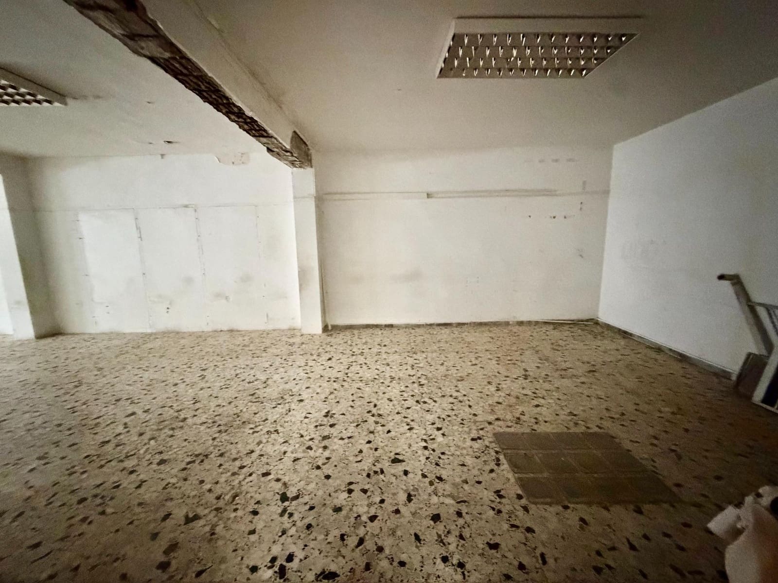 6 bedroom Commercial for sale in Roquetas de Mar - € 215,000 (Ref: 9922453)