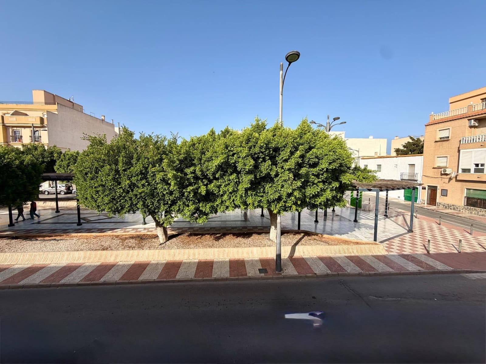 6 bedroom Commercial for sale in Roquetas de Mar - € 215,000 (Ref: 9922453)