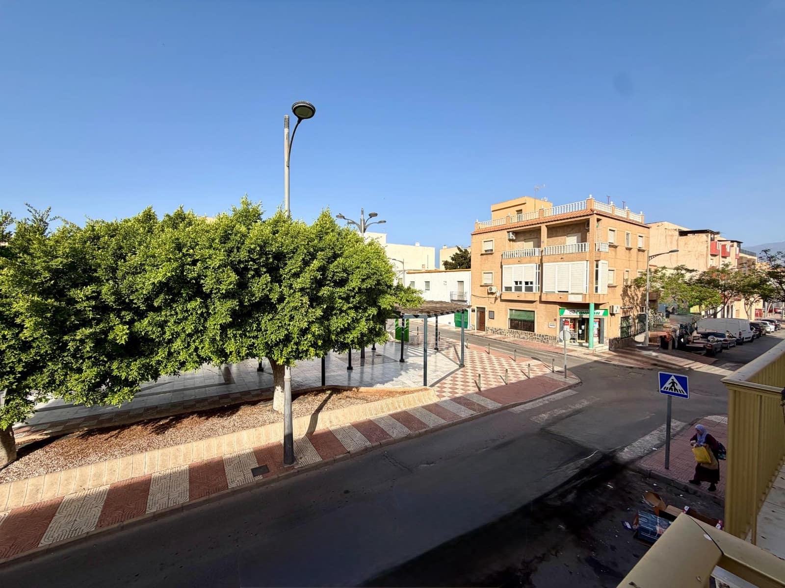 6 bedroom Commercial for sale in Roquetas de Mar - € 215,000 (Ref: 9922453)