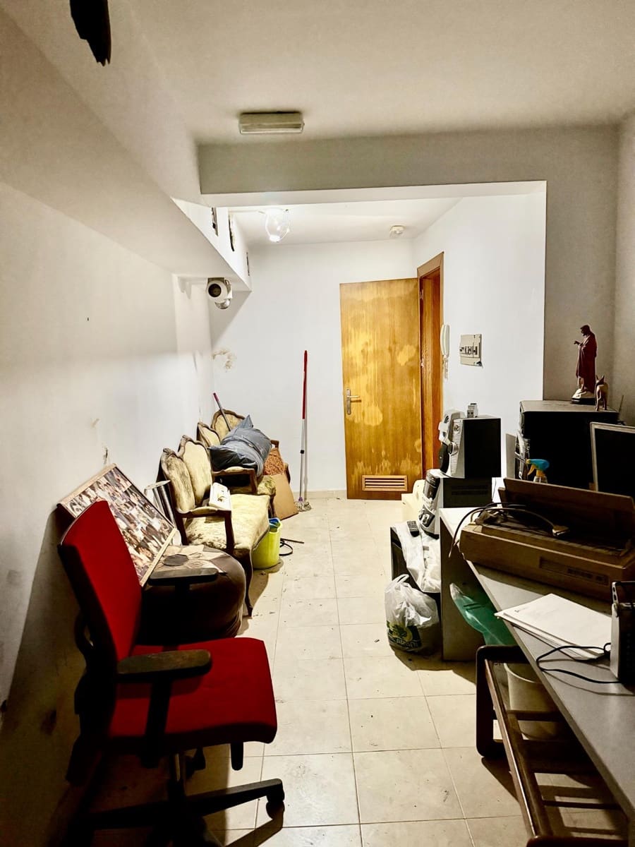 Commercieel te koop in Almeria stad - € 85.000 (Ref: 9948065)