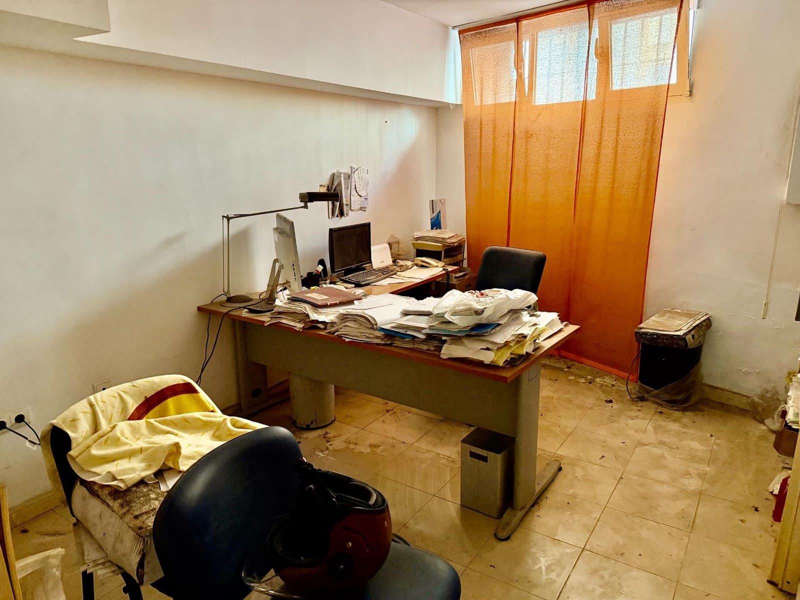 Commercieel te koop in Almeria stad - € 85.000 (Ref: 9948065)