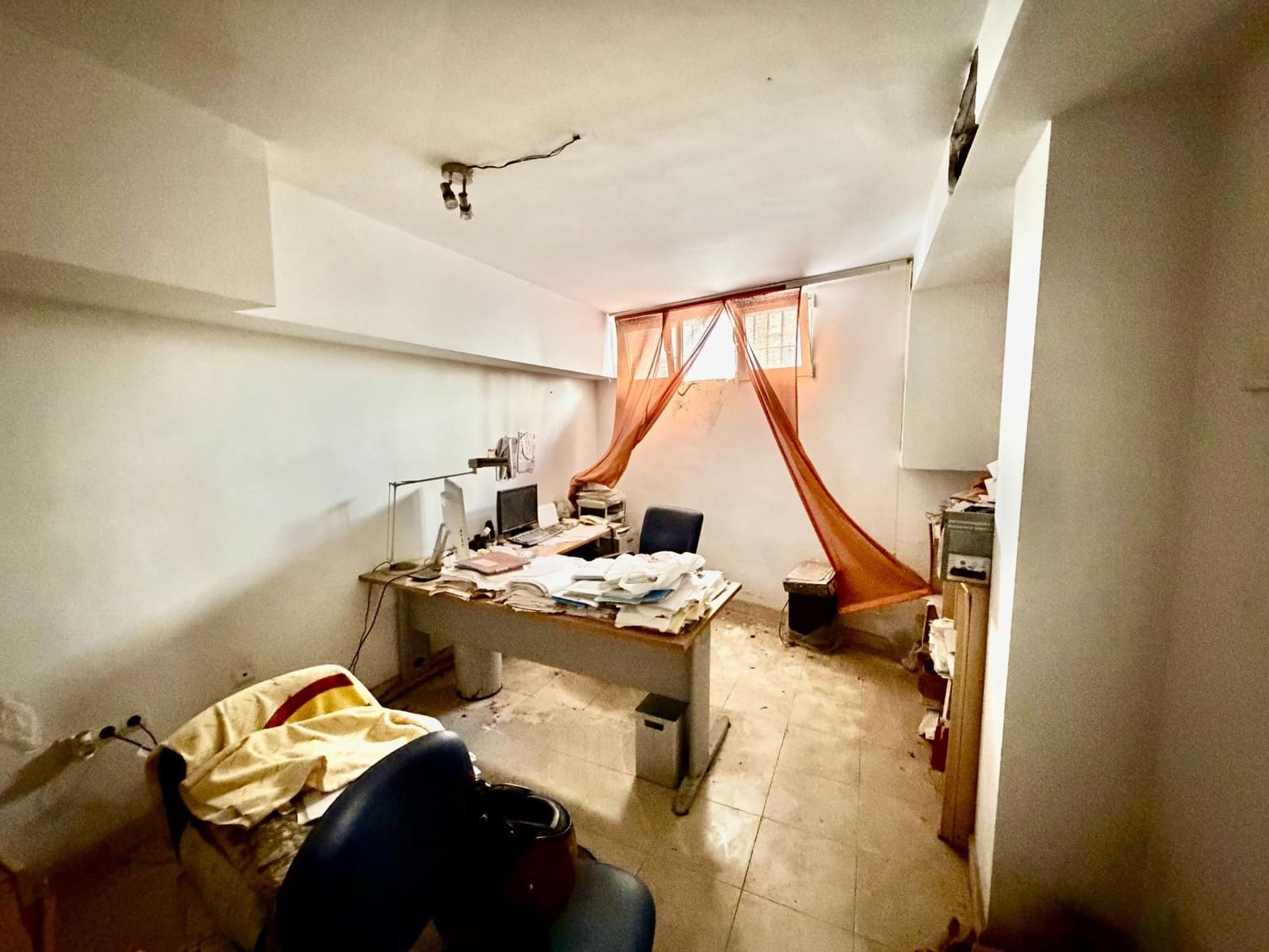 Commercieel te koop in Almeria stad - € 85.000 (Ref: 9948065)