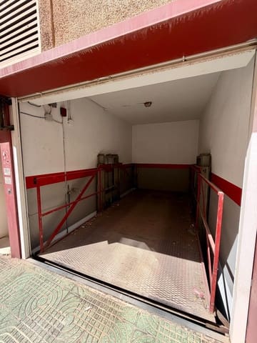 Garage til salg i Centro, Almería by - € 25.000 (Ref: 9948066)