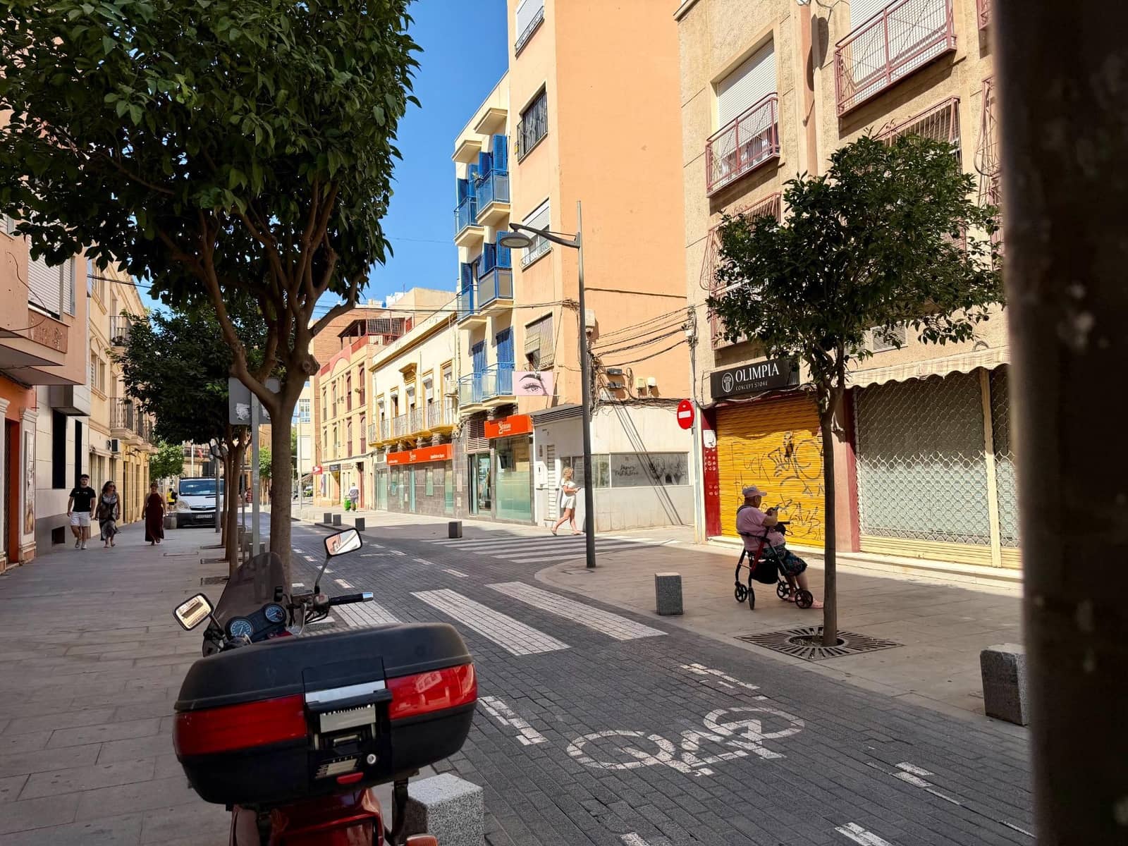Garage til salg i Almeria by - € 25.000 (Ref: 9948066)