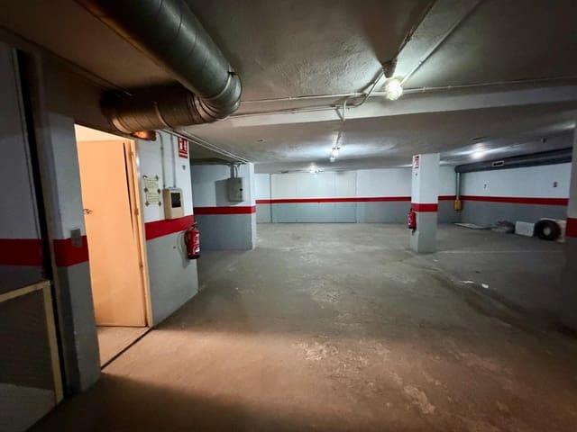 Garage til salg i Centro, Almería by - € 25.000 (Ref: 9948066)