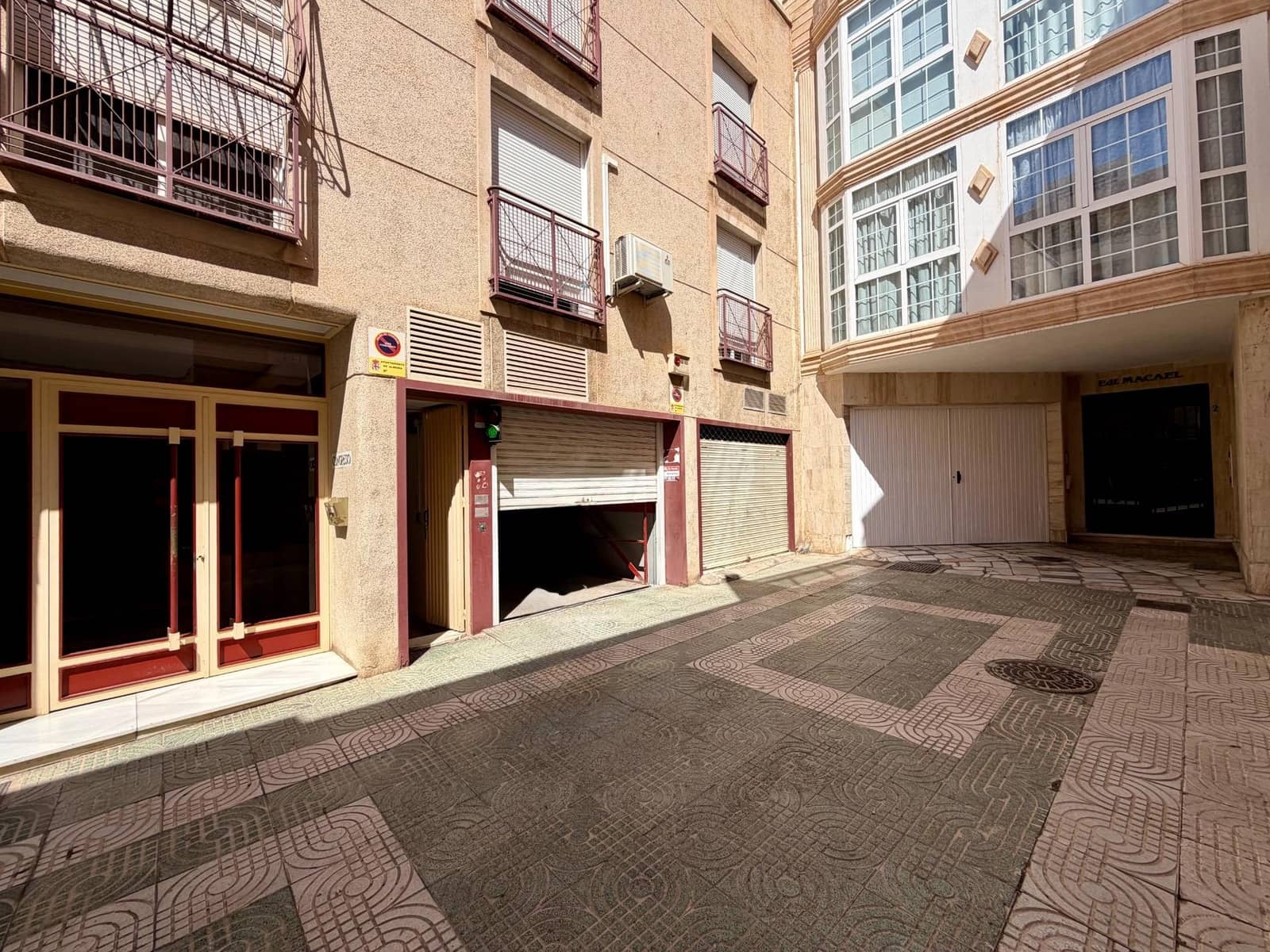 Garage til salg i Almeria by - € 25.000 (Ref: 9948066)