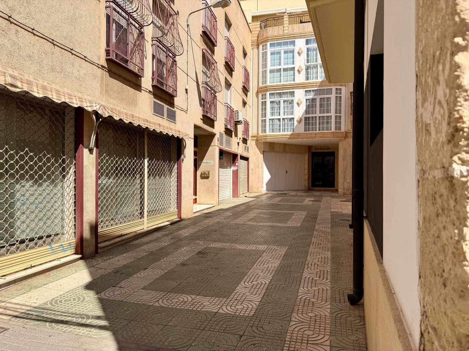 Garage til salg i Almeria by - € 25.000 (Ref: 9948066)