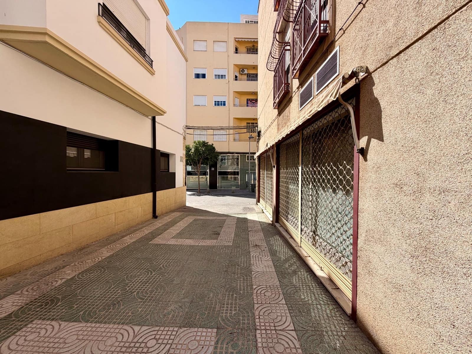 Garage til salg i Almeria by - € 25.000 (Ref: 9948066)