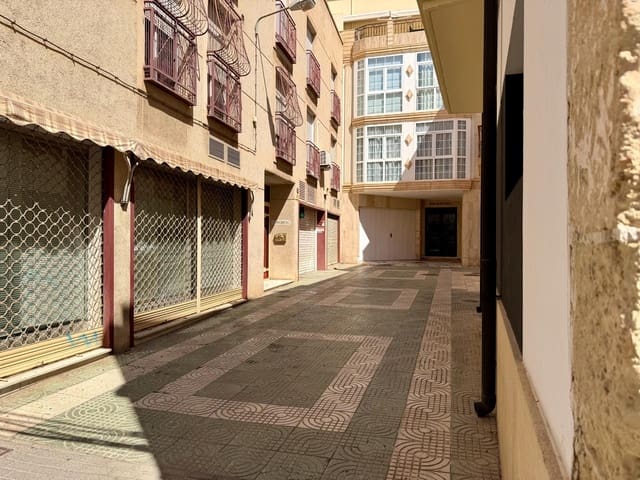 Garage til salg i Centro, Almería by - € 25.000 (Ref: 9948066)