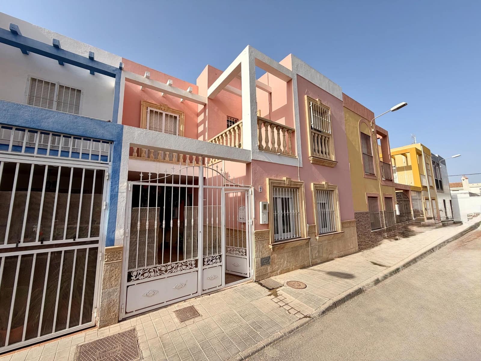 4 bedroom Terraced Villa for sale in Almeria city - € 249,000 (Ref: 9973449)