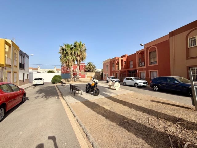 4 soverom Rekkehus til salgs i Almería by - € 249 000 (Ref: 9973449)