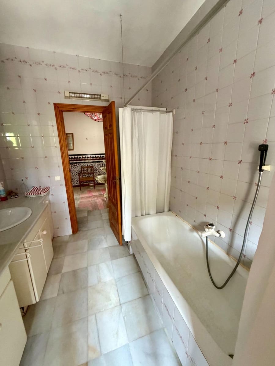 8 bedroom Villa for sale in Vera - € 399,900 (Ref: 9977436)