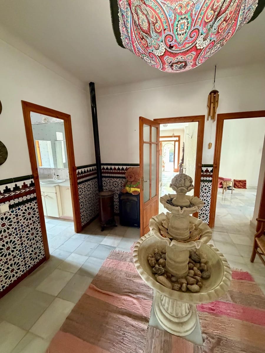 8 bedroom Villa for sale in Vera - € 399,900 (Ref: 9977436)