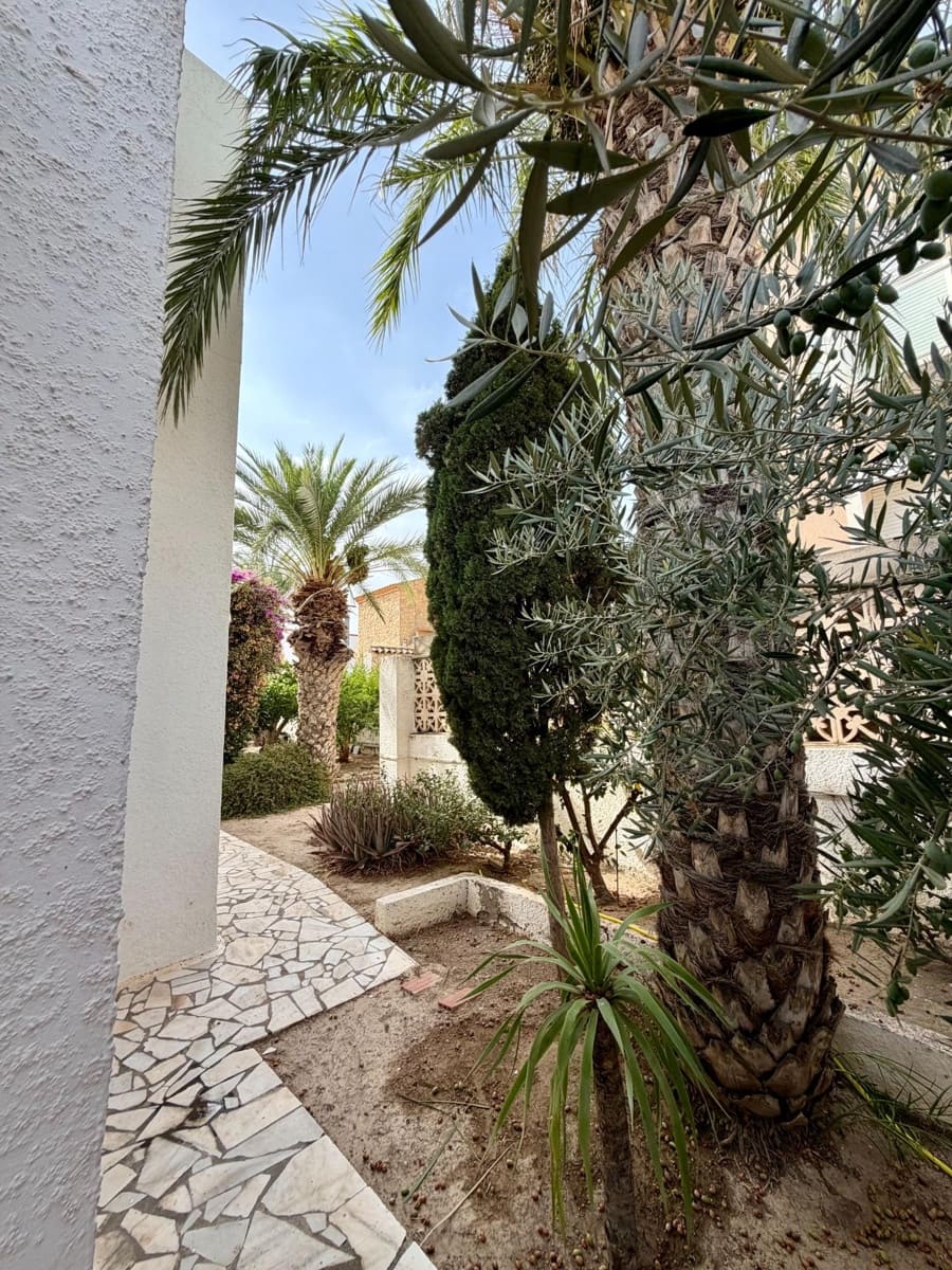 8 bedroom Villa for sale in Vera - € 399,900 (Ref: 9977436)