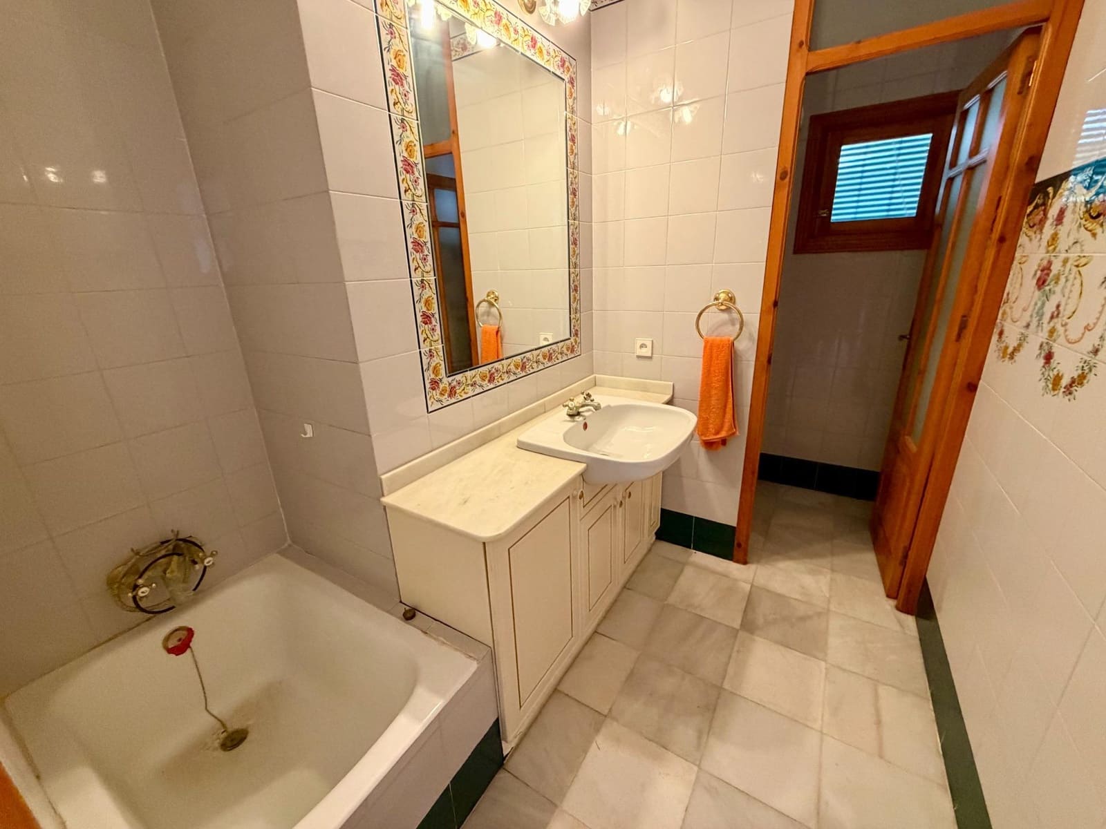 8 bedroom Villa for sale in Vera - € 399,900 (Ref: 9977436)
