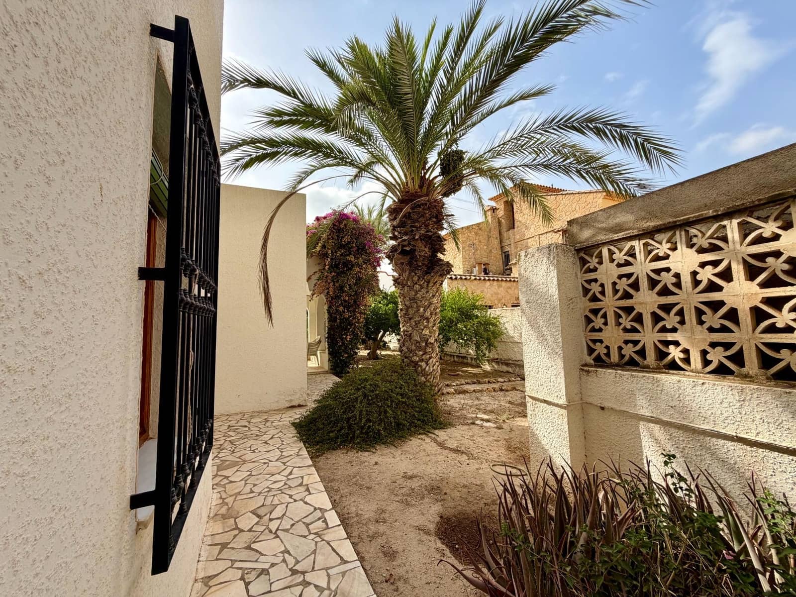 8 bedroom Villa for sale in Vera - € 399,900 (Ref: 9977436)