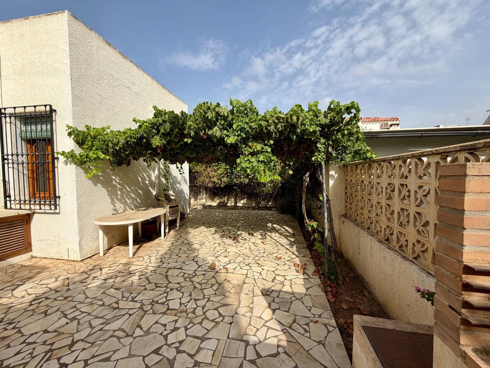 8 bedroom Villa for sale in Vera - € 399,900 (Ref: 9977436)