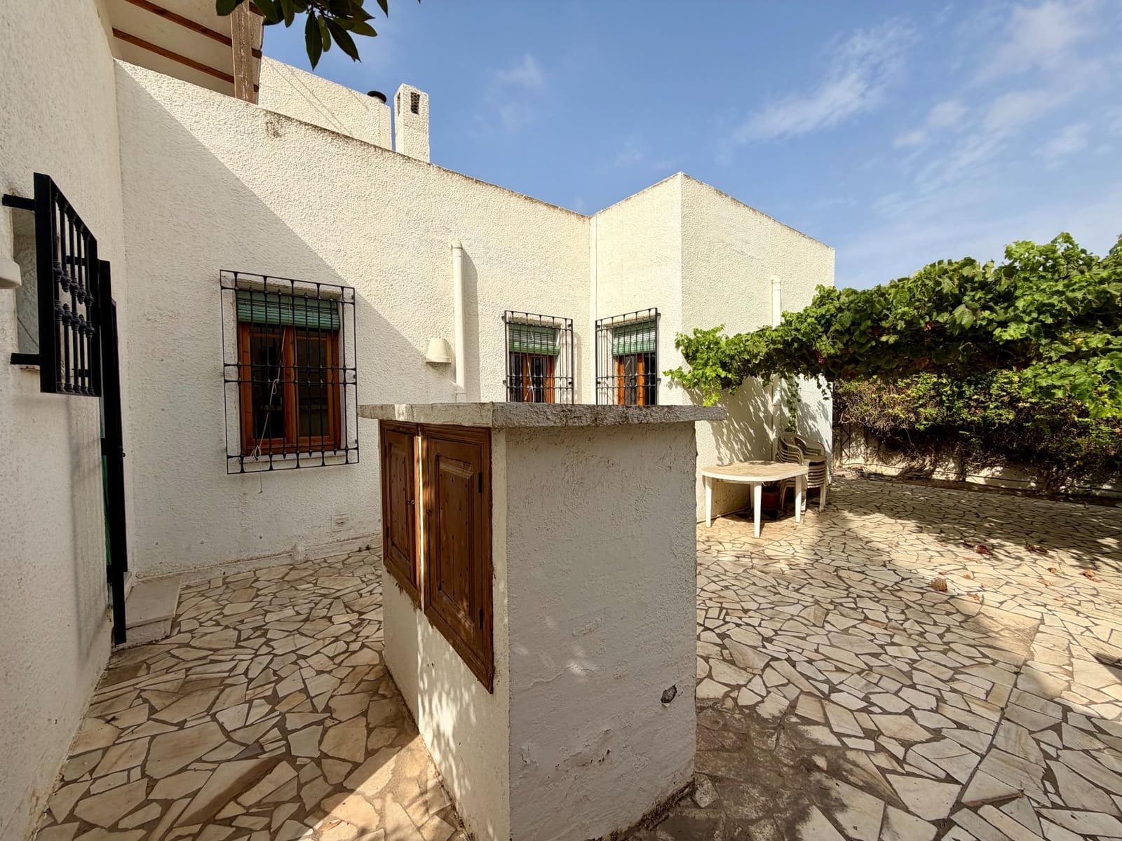 8 bedroom Villa for sale in Vera - € 399,900 (Ref: 9977436)
