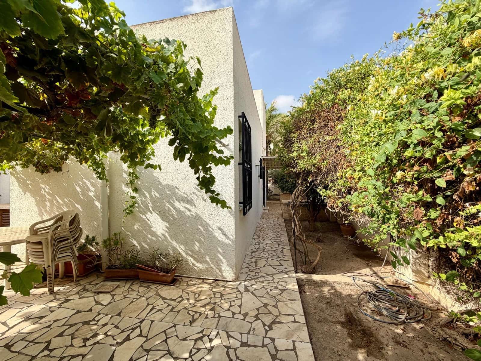 8 bedroom Villa for sale in Vera - € 399,900 (Ref: 9977436)