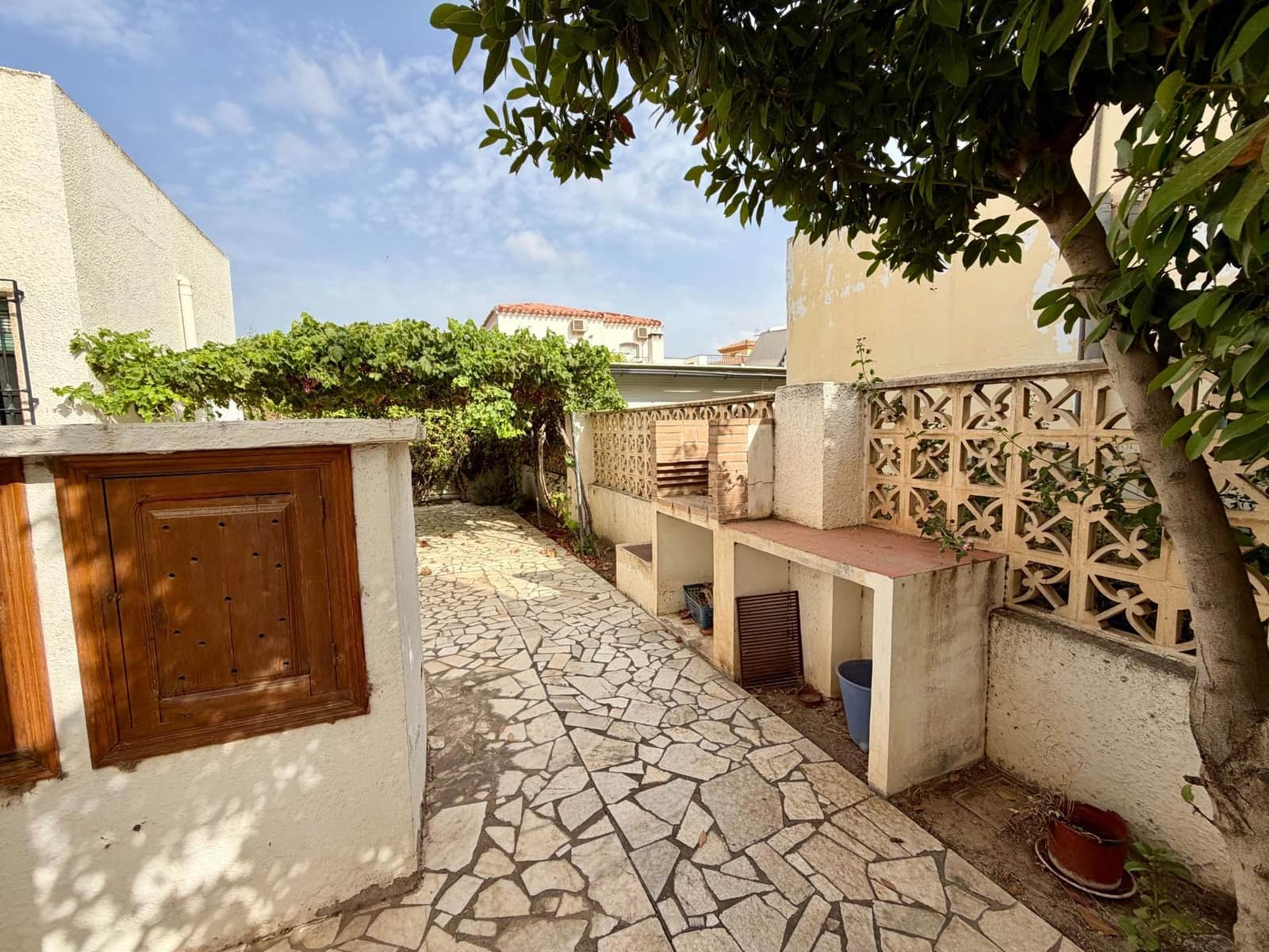 8 bedroom Villa for sale in Vera - € 399,900 (Ref: 9977436)