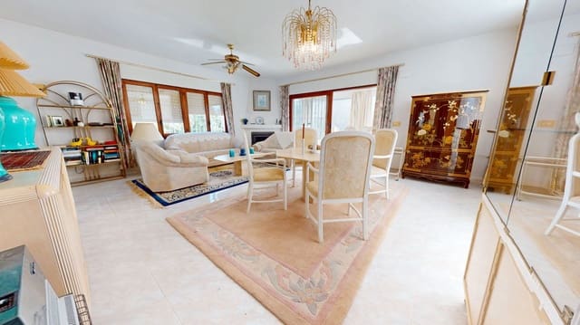 3 soveværelse Villa til salg i El Campello med swimmingpool garage - € 450.000 (Ref: 8806760)