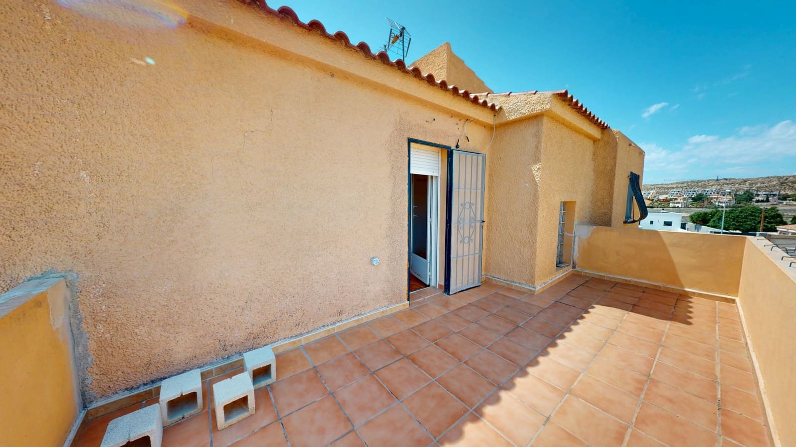 4 bedroom Villa for sale in Muchamiel / Mutxamel with garage - € 299,000 (Ref: 8981967)