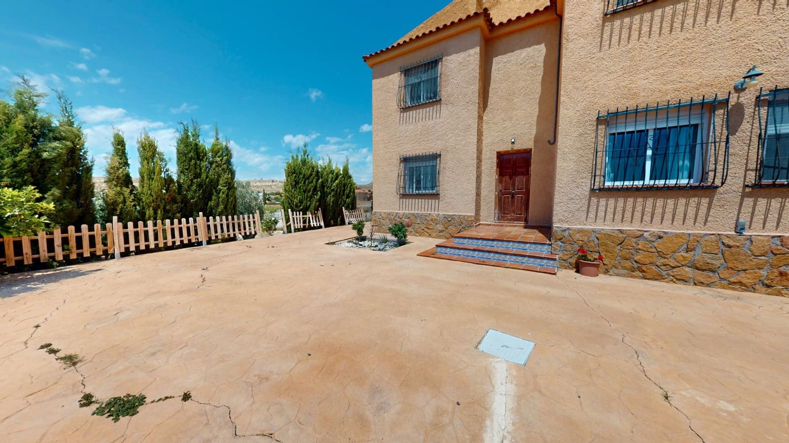 4 bedroom Villa for sale in Muchamiel / Mutxamel with garage - € 299,000 (Ref: 8981967)