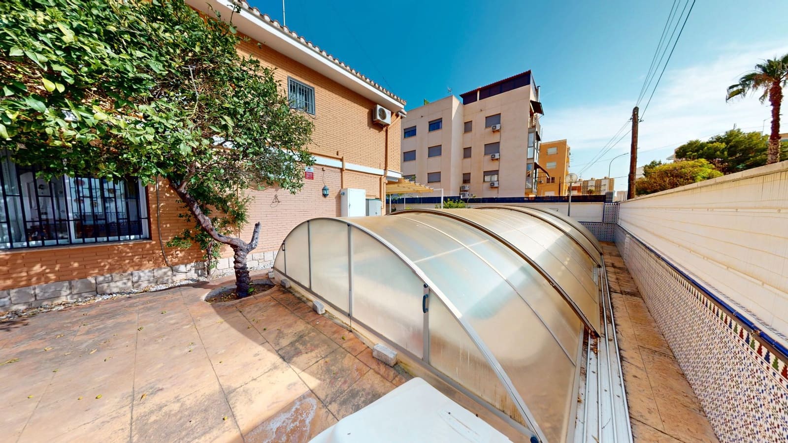 4 soverom Villa til salgs i El Campello med svømmebasseng garasje - € 530 000 (Ref: 9043917)