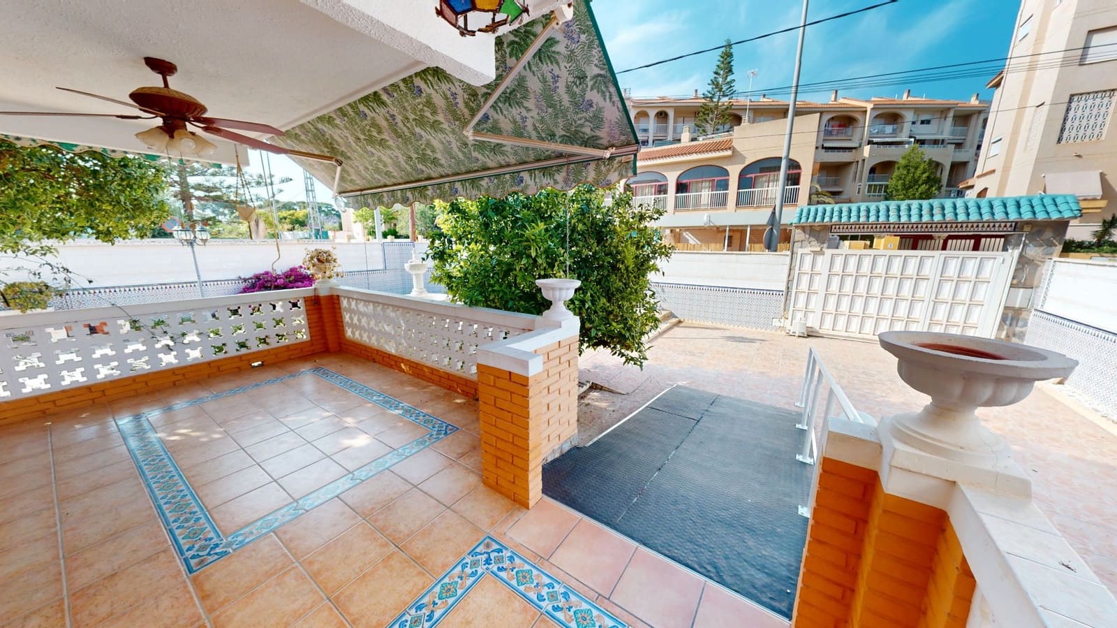 4 soverom Villa til salgs i El Campello med svømmebasseng garasje - € 530 000 (Ref: 9043917)