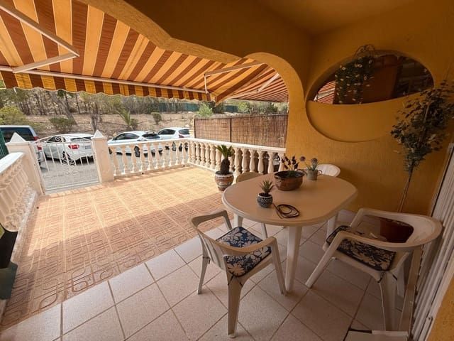 2 soveværelse Bungalow til salg i Cala d'Or, El Campello med swimmingpool - € 200.000 (Ref: 9148825)