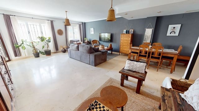 4 quarto Casa em Banda para venda em El Campello com garagem - 420 000 € (Ref: 9384952)