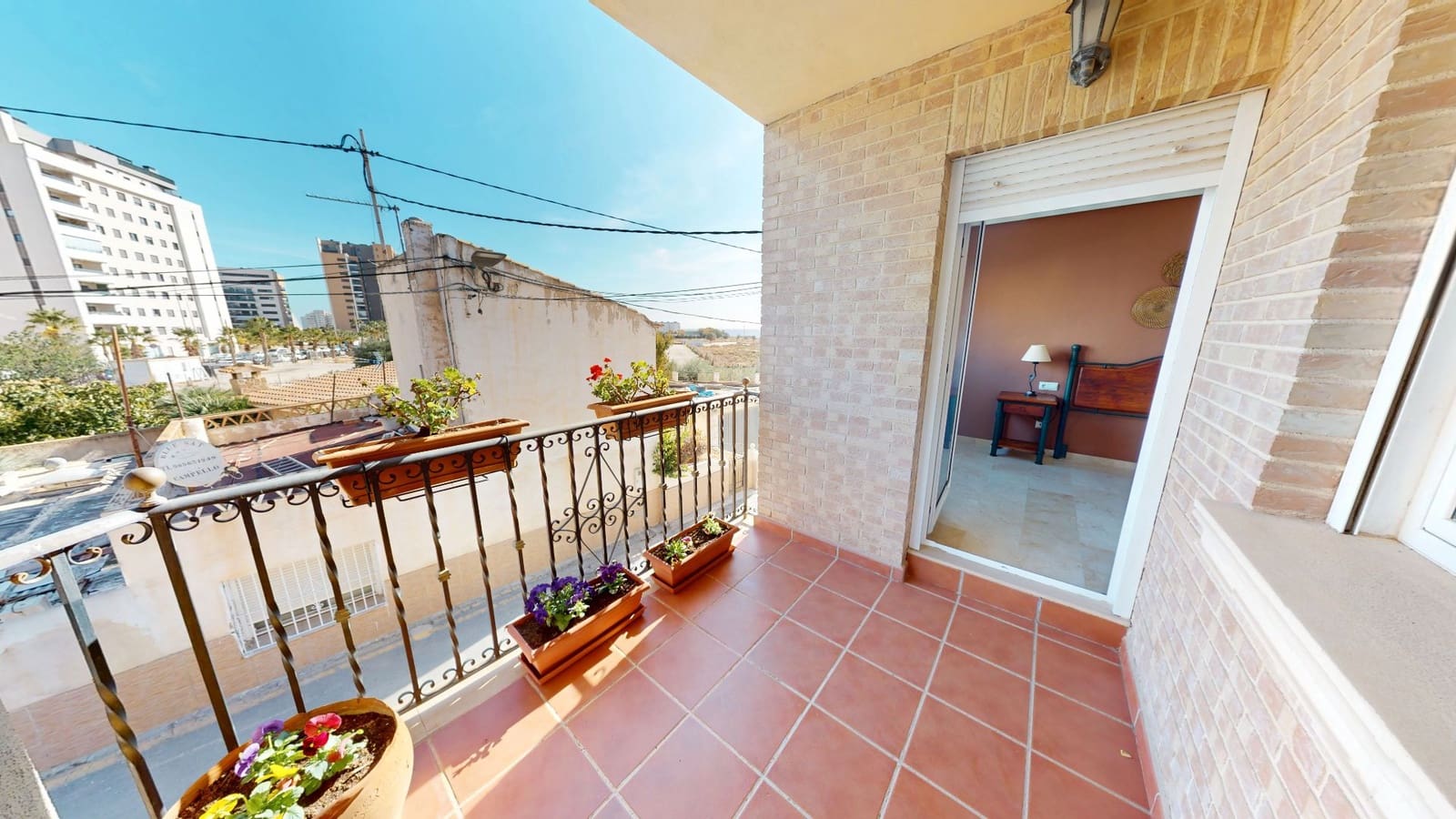 Casa de 4 habitaciones en El Campello en venta con garaje - 420.000 € (Ref: 9384952)