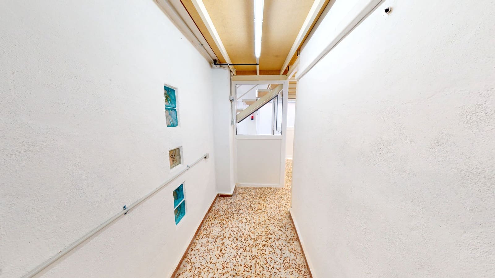 Comercial para venda em El Campello - 120 000 € (Ref: 9473230)