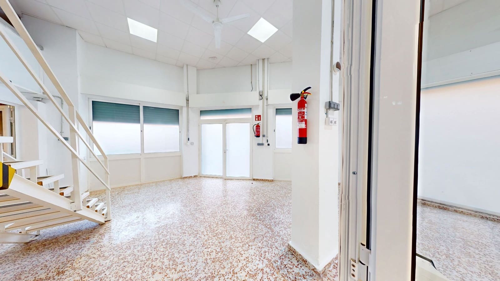 Comercial para venda em El Campello - 120 000 € (Ref: 9473230)