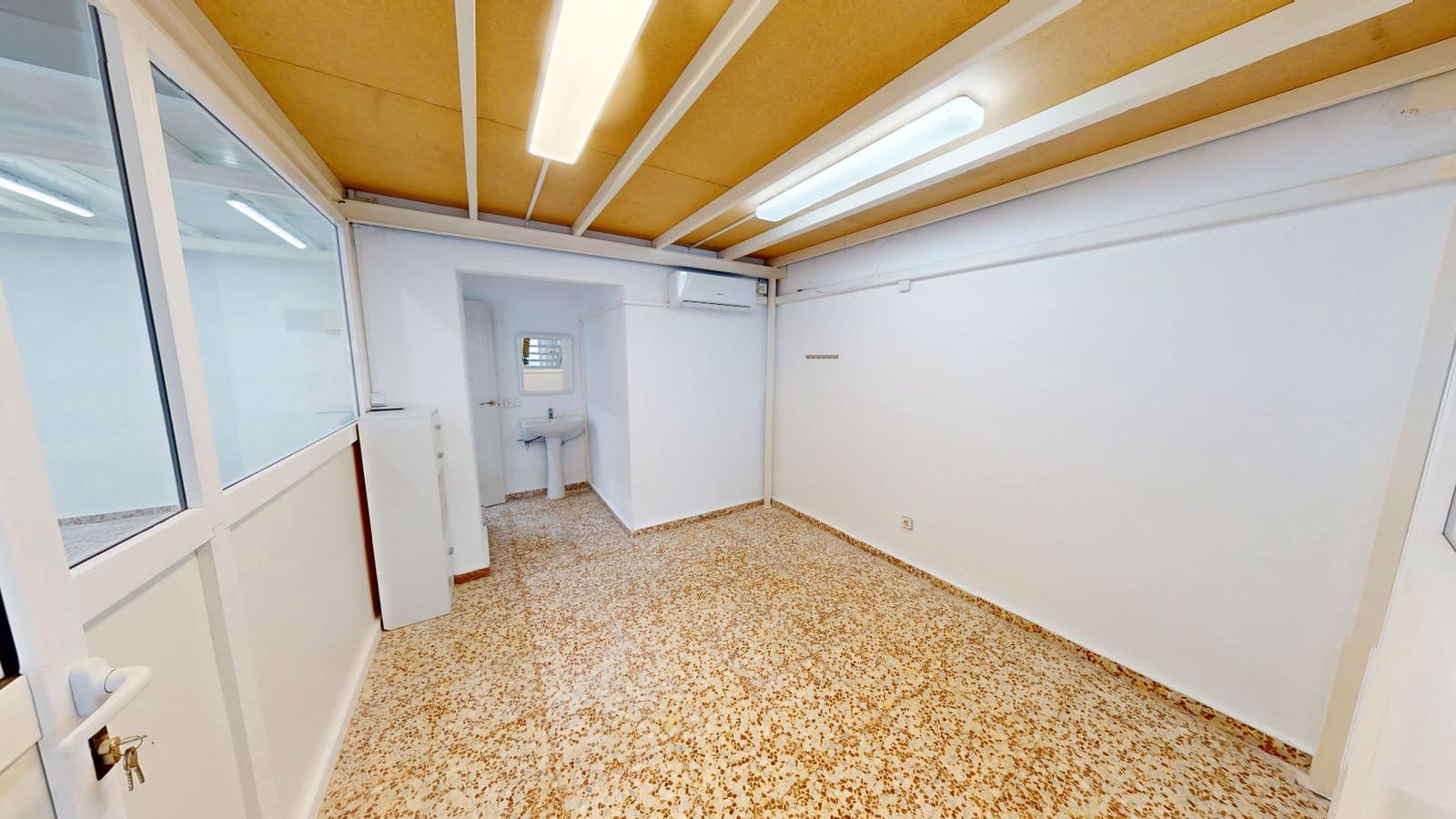 Comercial para venda em El Campello - 120 000 € (Ref: 9473230)