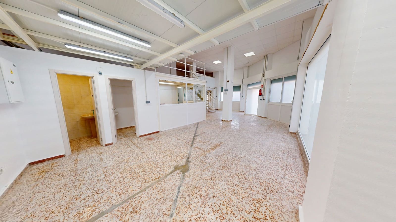 Comercial para venda em El Campello - 120 000 € (Ref: 9473230)
