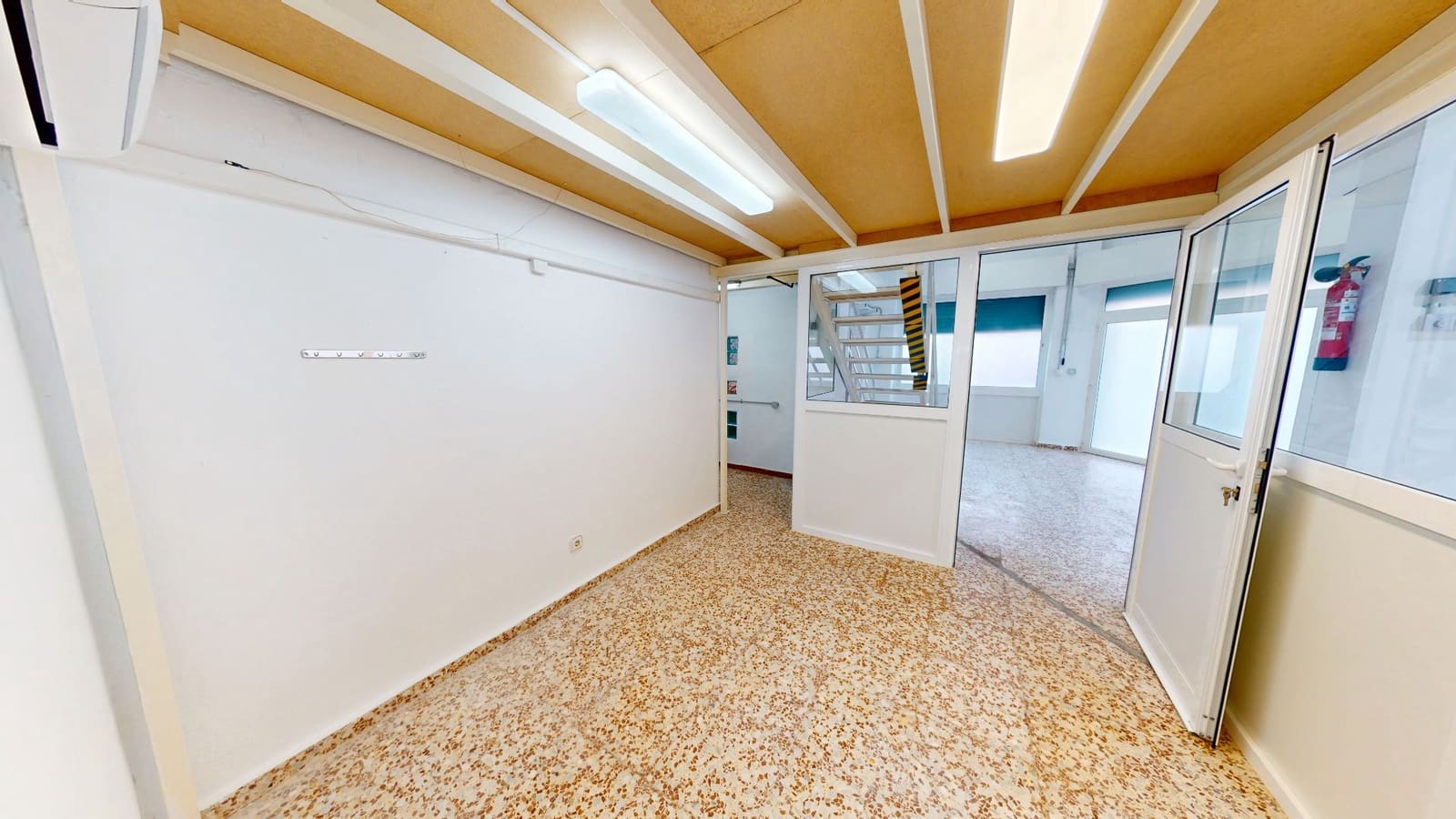 Comercial para venda em El Campello - 120 000 € (Ref: 9473230)