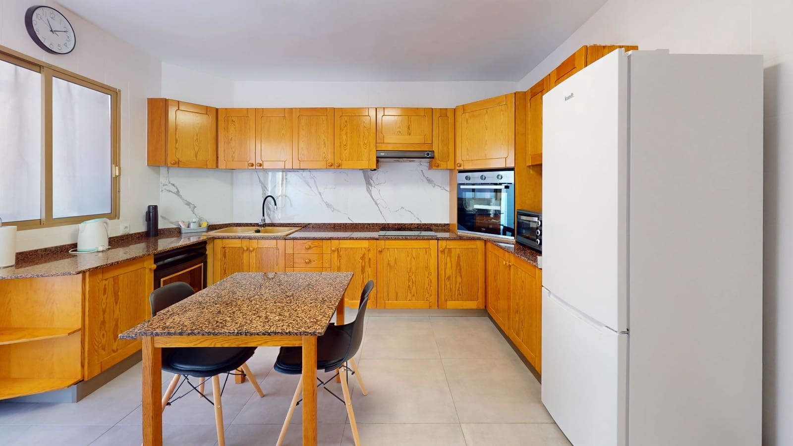 Piso de 4 habitaciones en Jijona / Xixona en venta - 150.000 € (Ref: 9475734)