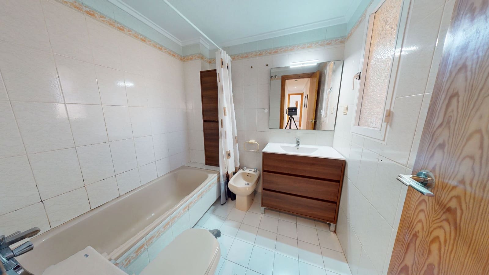 2 soverom Leilighet til salgs i Alicante by med svømmebasseng garasje - € 339 000 (Ref: 9537104)