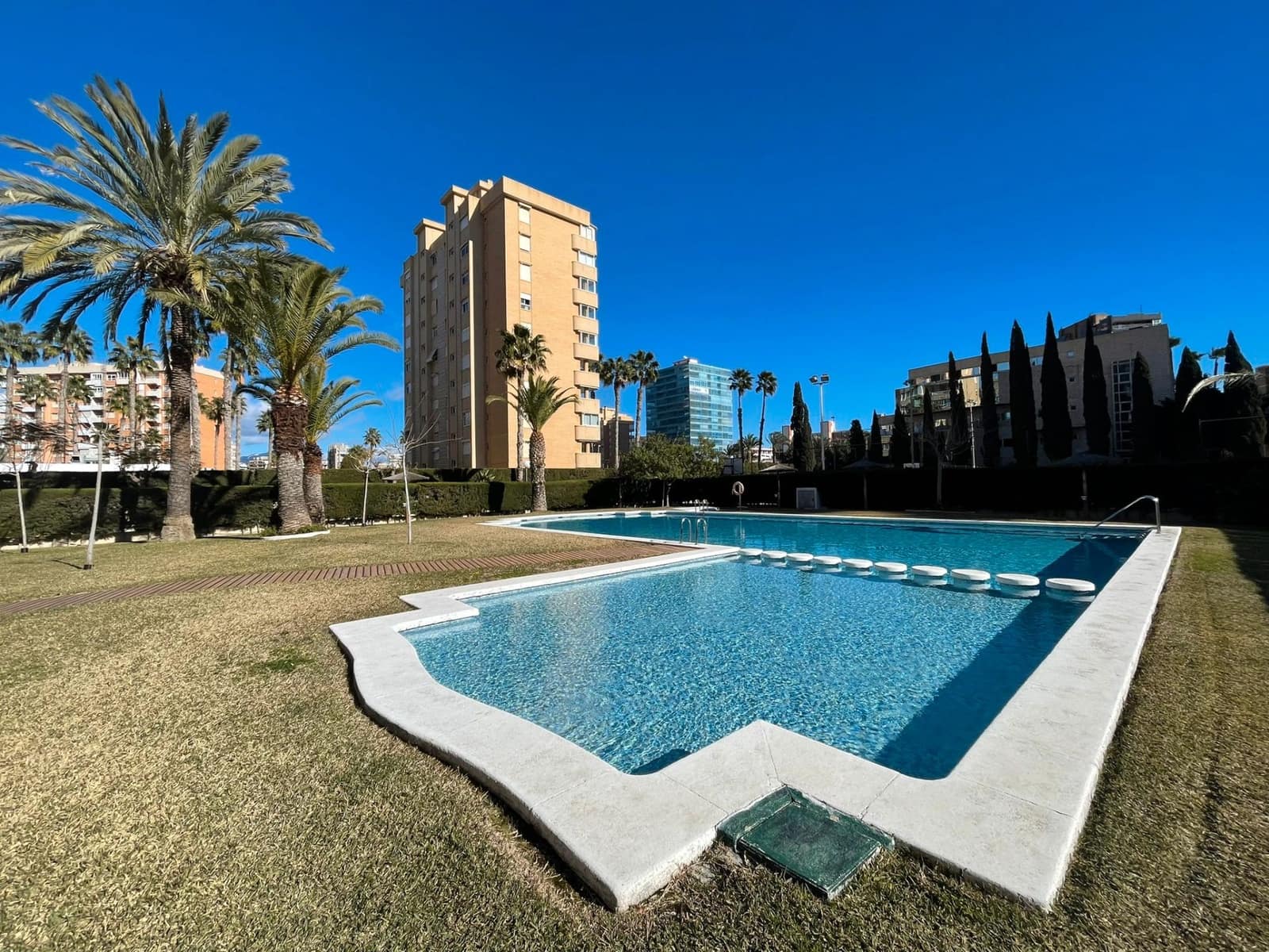 2 soverom Leilighet til salgs i Alicante by med svømmebasseng garasje - € 339 000 (Ref: 9537104)