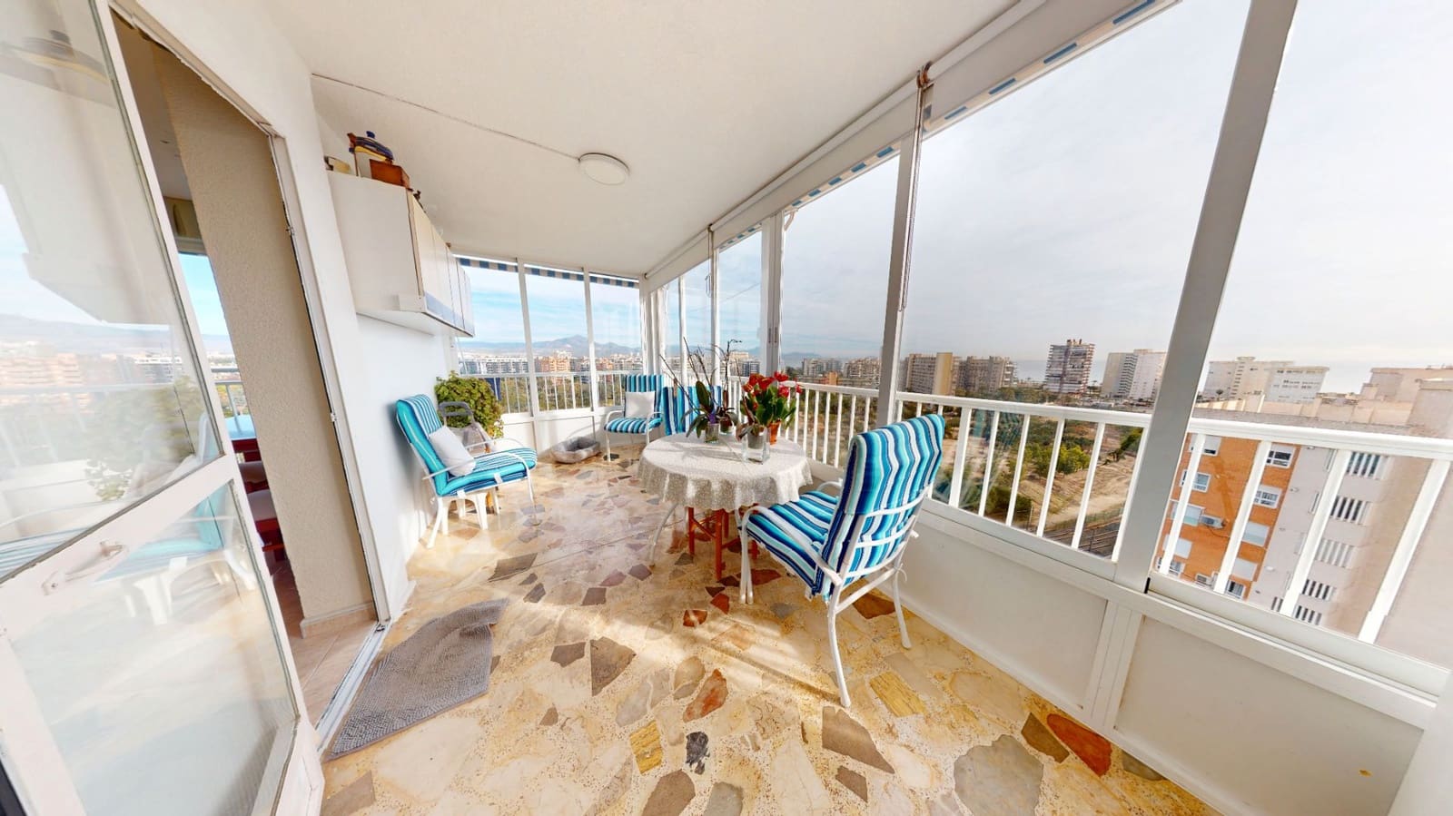 2 Zimmer Wohnung zu verkaufen in Alicante / Alacant Stadt mit Pool Garage - 330.000 € (Ref: 9569994)