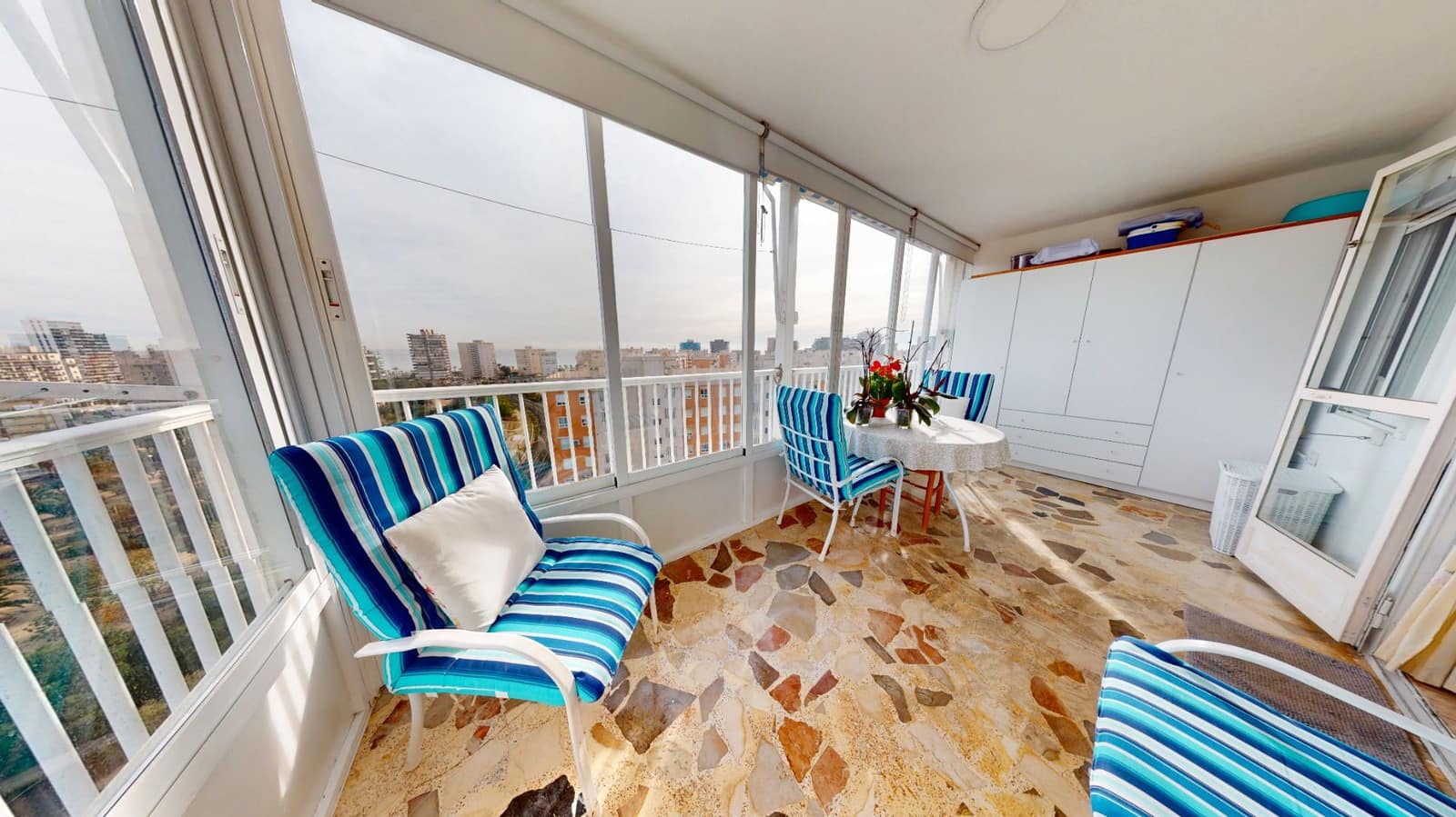 2 Zimmer Wohnung zu verkaufen in Alicante / Alacant Stadt mit Pool Garage - 330.000 € (Ref: 9569994)