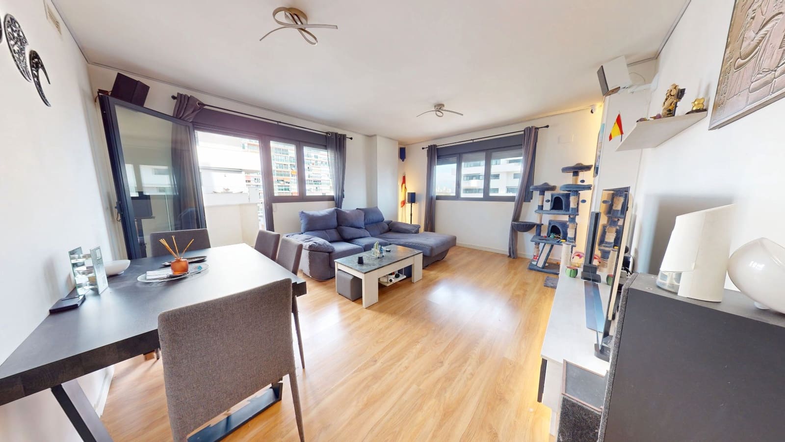 2 bedroom Flat for sale in Alicante / Alacant city with pool garage - € 449,000 (Ref: 9640772)